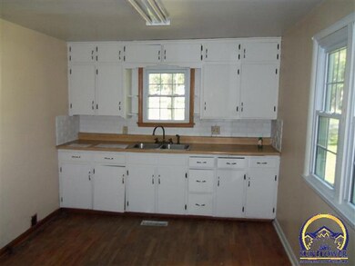 600 E 5th St, Altamont, KS 67330 - photo 5