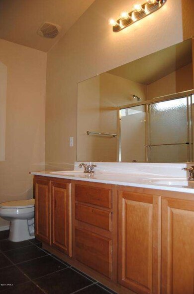 Master Bath w 2 Sinks!
