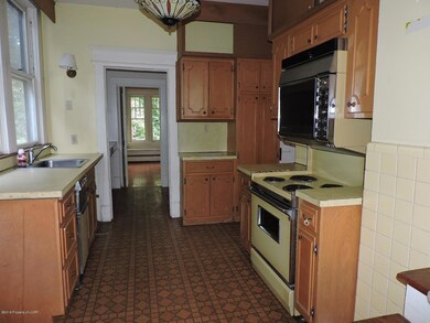 64 Yeager Ave, Kingston, PA 18704 - photo 5