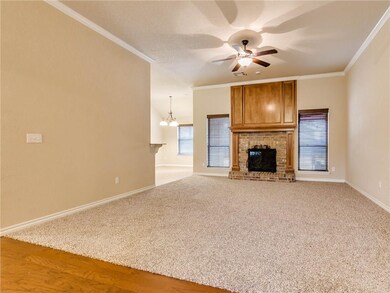 605 Gyrfalcon Dr, Norman, OK 73072 - photo 5