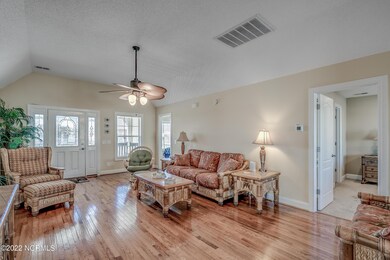 328 45th Ave N 002
