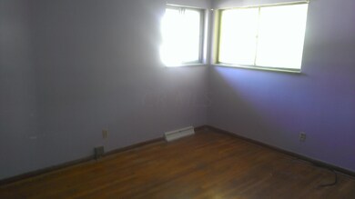 4064 Mayflower Blvd, Columbus, OH 43213 - photo 3