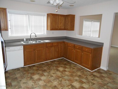 8303 Smyrna Pkwy, Louisville, KY 40228 - photo 6