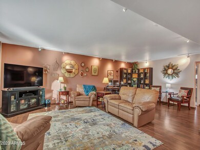 02-Living Room (2)