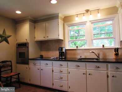 912 Hale St, Pottstown, PA 19464 - photo 4