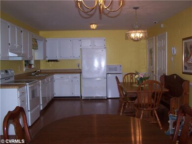 Kitchen - Open floor plan for dining room and eat-