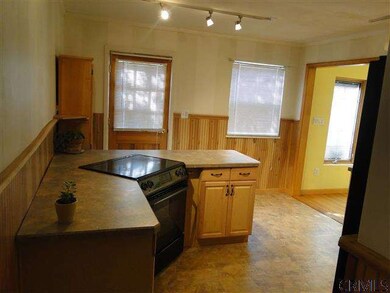 7 Lois Ln, Albany, NY 12211 - photo 6