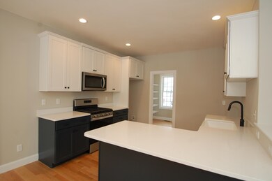 10 Crab Tree Ct unit 27, MerriMacK, NH 03054 - photo 2