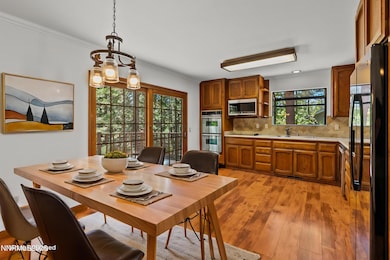 5-Ute-Ct-111 - Dining Room - Modern - 4