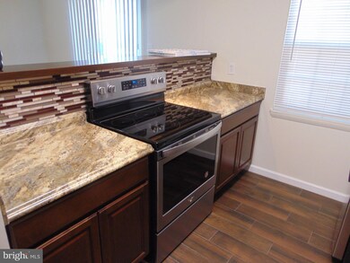 9634 Hagel Cir unit C, Lorton, VA 22079 - photo 6