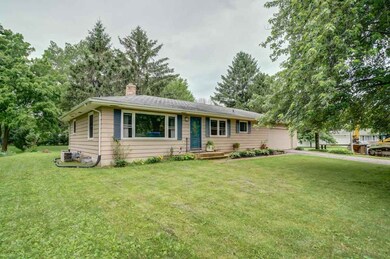 212 S Kerch St, Brooklyn, WI 53521 - photo 2