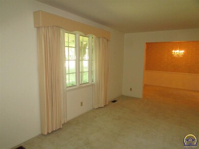 2111 SW 32nd St, Topeka, KS 66611 - photo 4