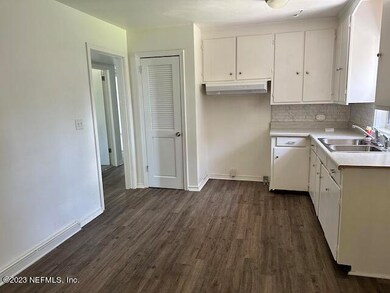 5766 Cedar Park Ln, Jacksonville, FL 32210 - photo 7