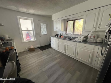 39 Circular Ave, Pittsfield, MA 01201 - photo 6