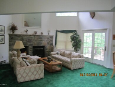 2201 Oak Hill Dr, Canadensis, PA 18325 - photo 2