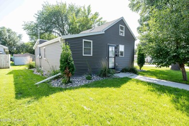 1423 7th Ave N, Grand Forks, ND 58203 - photo 5