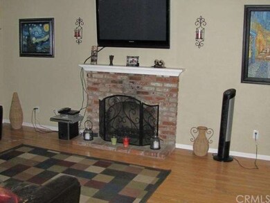 Gas or wood fireplace in living room