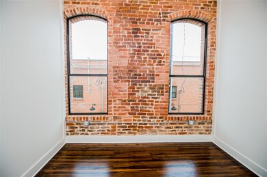 110 W Knox St unit 200, Ennis, TX 75119 - photo 5