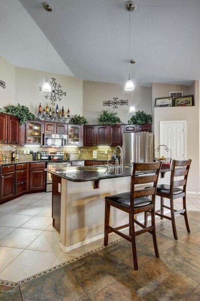 Kitchen Island w/bar stools