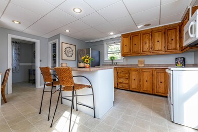 5 Woodlawn Ave, Bedford, NH 03110 - photo 3