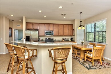 Breakfast Bar & Eat-in Dining Area