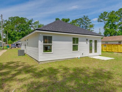 1607 Doctor Martin Luther King Junior Memorial Rd, Crawfordville, FL 32327 - photo 2