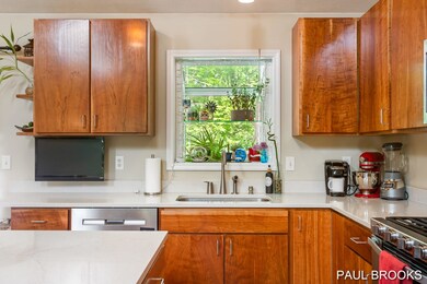 26-web-or-mls-621 32nd St, Holland-26