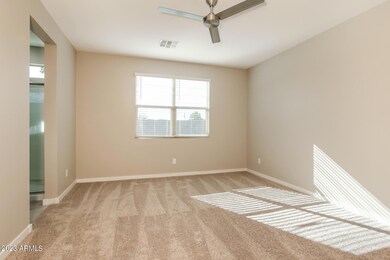 004-photo-main-bedroom-13182583