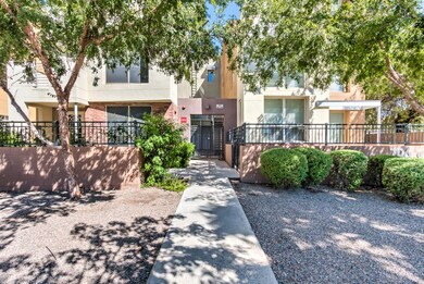 706 E Washington St-3