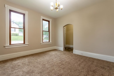 1554 N Grandview Ave, Dubuque, IA 52001 - photo 3