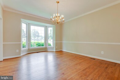 8627 Cross Oaks Ln, Fairfax Station, VA 22039 - photo 7