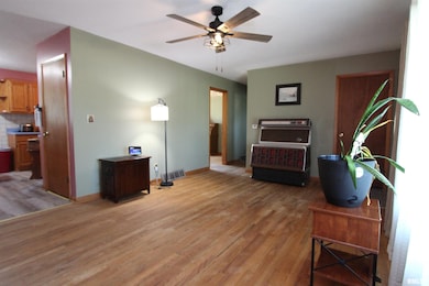 915 N 12th St, Clinton, IA 52732 - photo 4