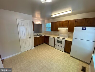 10715 Crestwood Dr, Spotsylvania, VA 22553 - photo 4