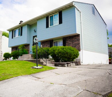 7208 Applegate Ln, Louisville, KY 40228 - photo 2