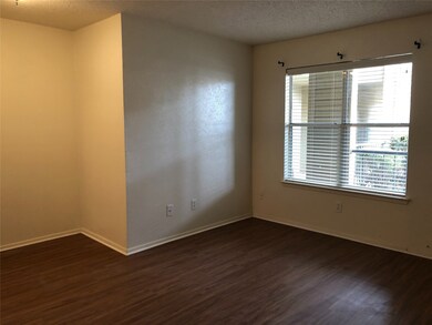 222 N Center St unit 103, Grand Prairie, TX 75050 - photo 6