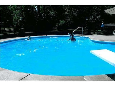 Swimming Pool/Hot Tub/Sauna. Custom shaped in grou