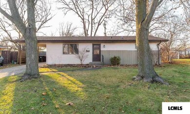 145 Mayfair Dr, Lincoln, IL 62656 - photo 2