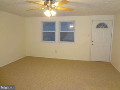 440 Burbank Ct, Halethorpe, MD 21227 - photo 4