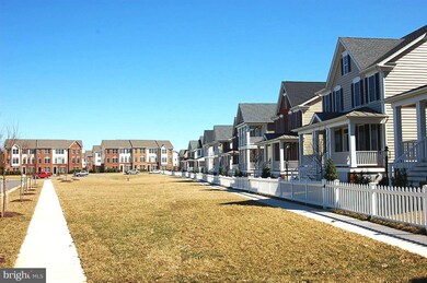 42530 Neighborly Ln, Chantilly, VA 20152 - photo 4