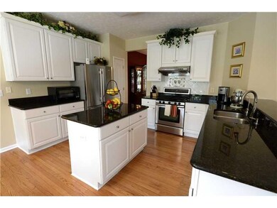 11921 Castlestone Dr, Fishers, IN 46037 - photo 6