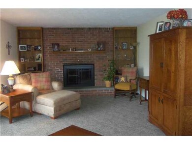 Living Room Gas fireplace to take the chill off!
