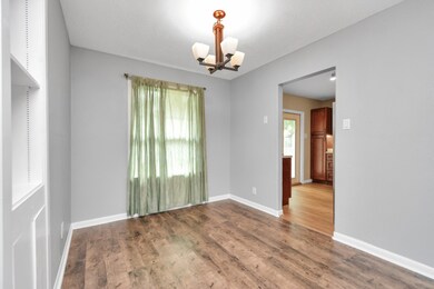 1017 W Snyder St, Alvin, TX 77511 - photo 7