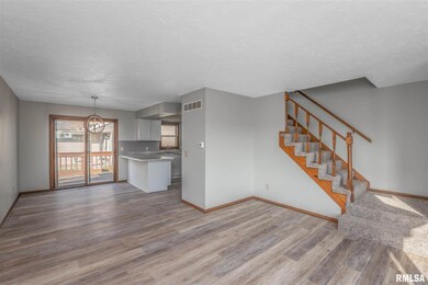 2128 E 38th St, Davenport, IA 52807 - photo 5