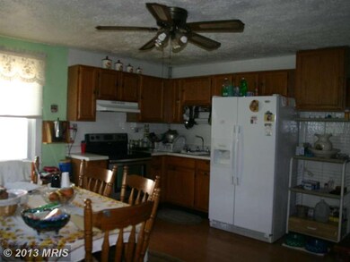 2726 Arbutus Ave, Halethorpe, MD 21227 - photo 4