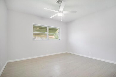 1892 Palmland Dr-print-018-25-Bathroom-4