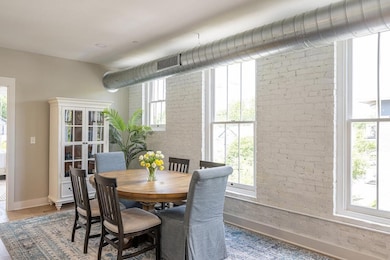 6- 70 Carolina St (301)