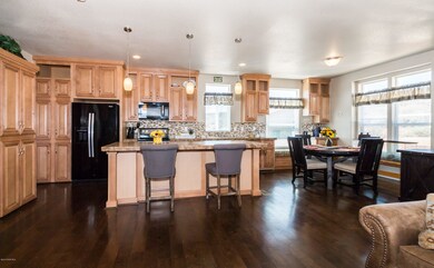 005_Kitchen And Dining Area