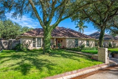 116 W Kerria Ave, McAllen, TX 78501 - photo 2