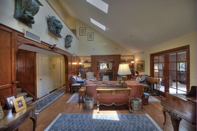 003_Living Room