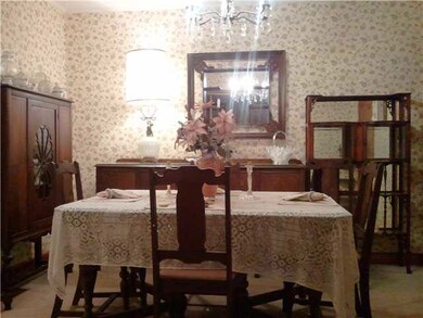 Dining Room was BR3 (still has a closet) but prese
